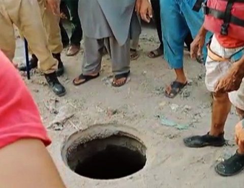 Five-minors-fall-into-open-manhole-in-Karachi-two-declared-dead