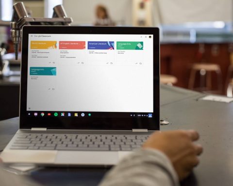 schools to get chromebooks